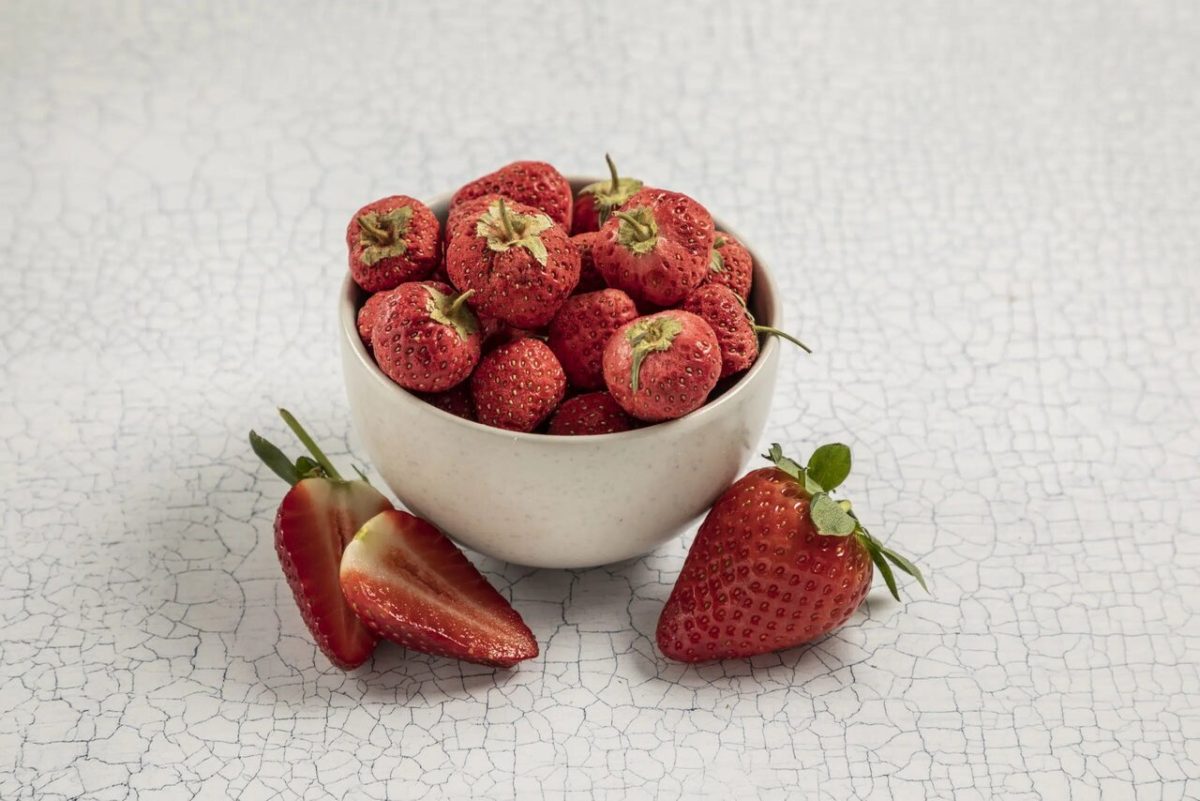 توت فرنگی را چگونه فریز کنیم ؟ ؛ راهنمای کامل فریز کردن توت فرنگی با حفظ مزه آن