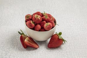 توت فرنگی را چگونه فریز کنیم ؟ ؛ راهنمای کامل فریز کردن توت فرنگی با حفظ مزه آن