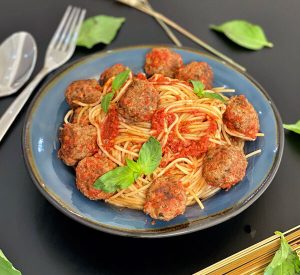 طرز تهیه اسپاگتی میت بال با سس مخصوص