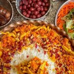 طرز تهیه هویج پلو با مرغ و زرشک؛ غذای سنتی، خوش‌رنگ و خوش‌طعم ایرانی