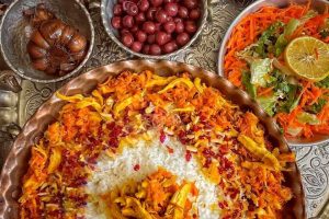طرز تهیه هویج پلو با مرغ و زرشک؛ غذای سنتی، خوش‌رنگ و خوش‌طعم ایرانی