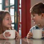 آیا شیر واقعاً بچه‌ها را قدبلند می‌کند؟